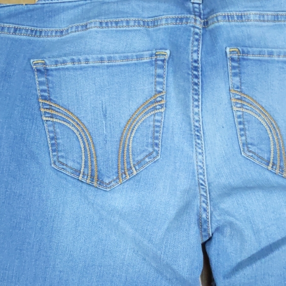 NWT. Ladies Hollister jeans Sz. 9 W 29 " x L 31" - Picture 11 of 12
